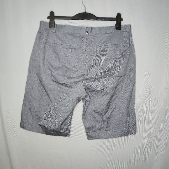 Calvin Klein Men's Casual Shorts Gray Size 36 - Picture 2 of 7